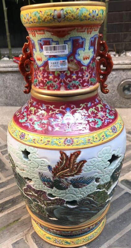 Qianlong double-eared bottle of the Qing Dynasty-國際博寶藝術品交易網