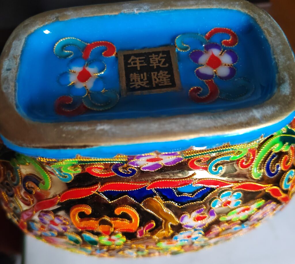 图片[2]-The Qianlong gilded double-eared vase-國際博寶藝術品交易網