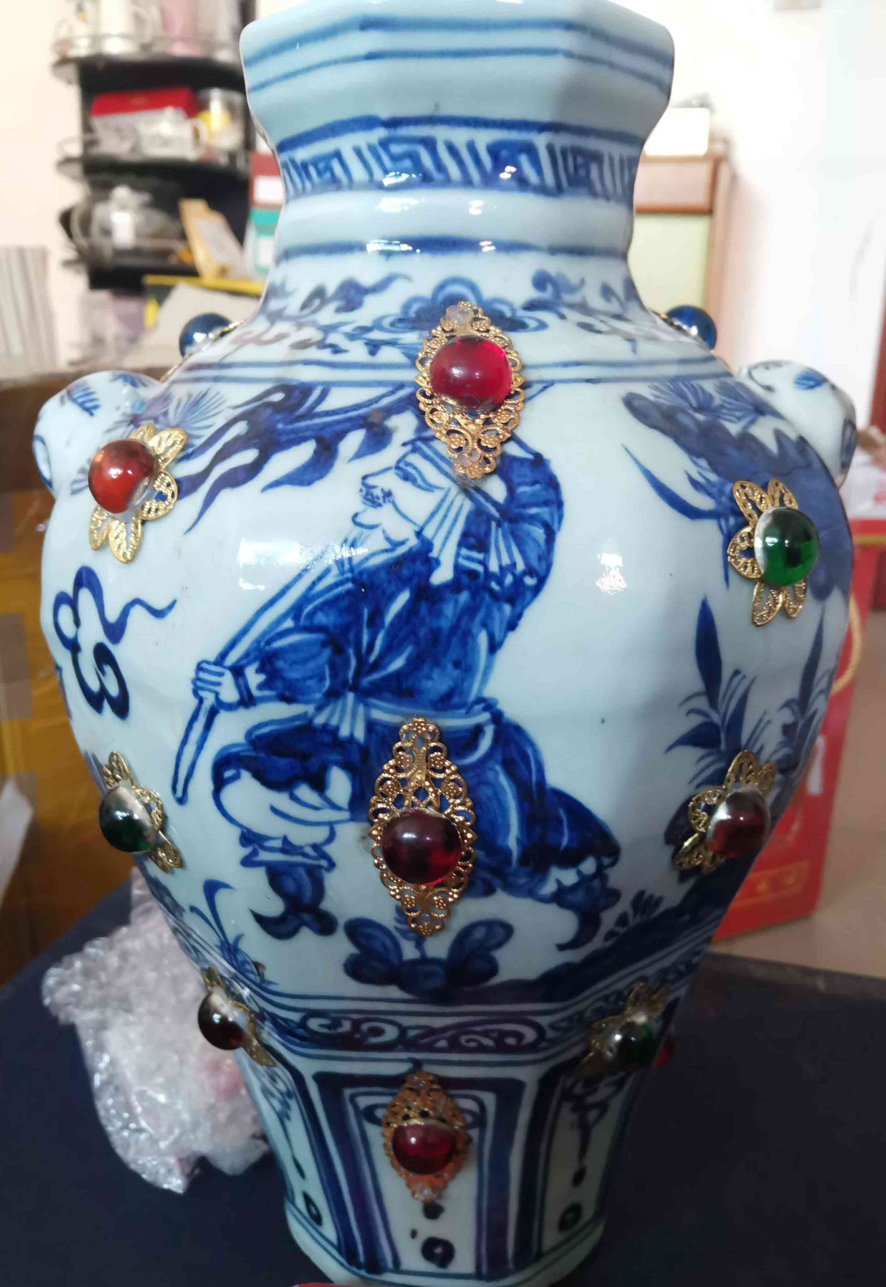 A pair of blue and blue characters inlaid with gem bottles-國際博寶藝術品交易網