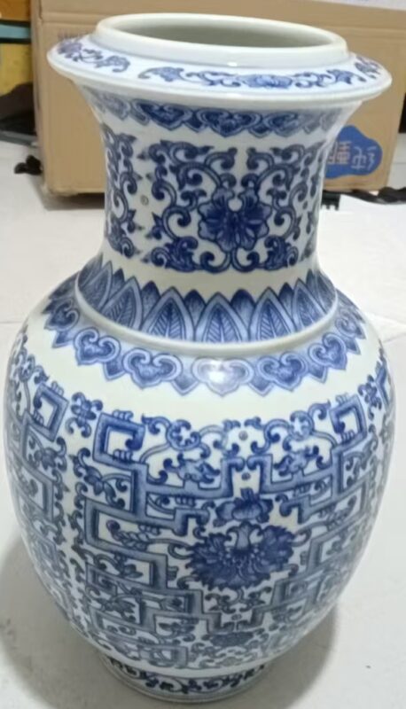 Qing Dynasty Qianlong Blue and White Porcelain-國際博寶藝術品交易網