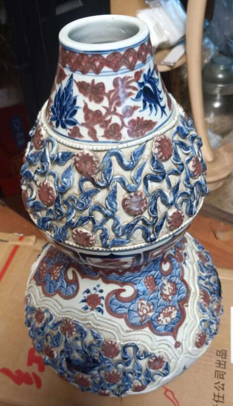 Yuan blue and white glaze red window flower gourd bottle-國際博寶藝術品交易網