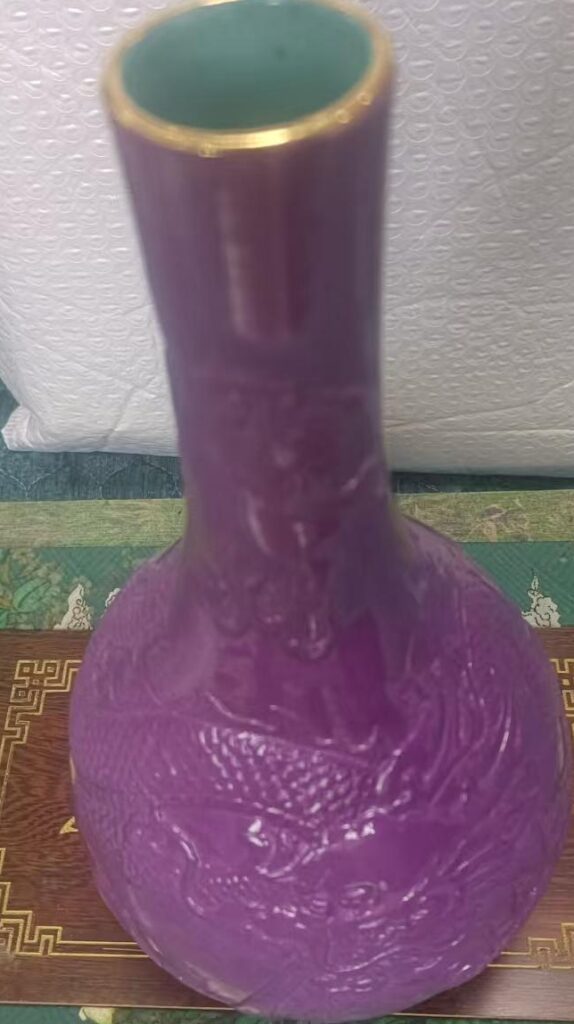 Yongzheng Gold Edge Porcelain Vase-國際博寶藝術品交易網