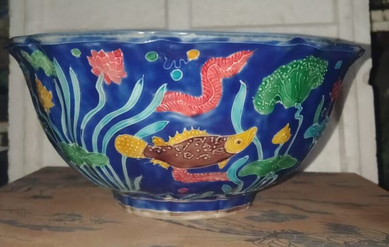 This is a blue-glazed blue enamel carved flower bowl made in the reign of Emperor Da Ming Xuan De.-國際博寶藝術品交易網