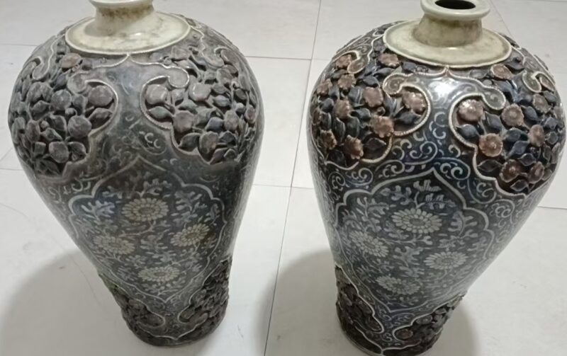 A pair of hollowed-out porcelain-國際博寶藝術品交易網