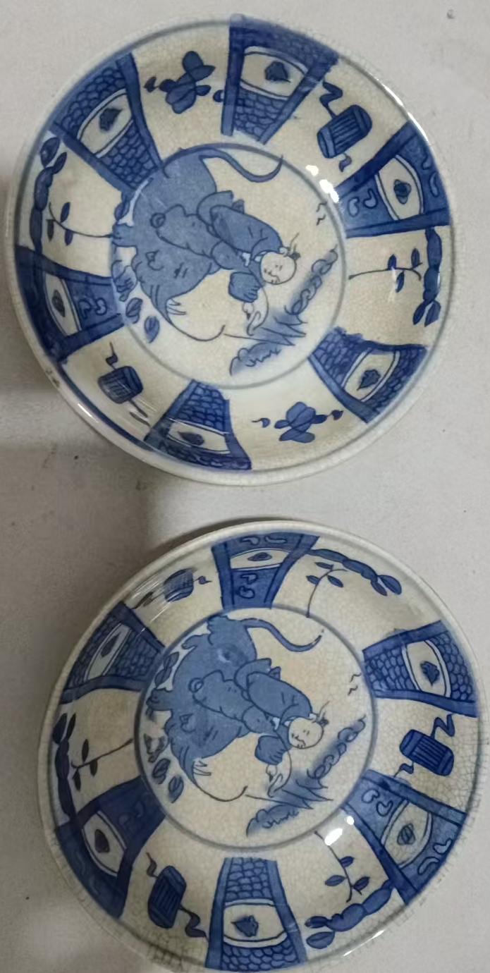 A pair of porcelain bowls made in the year of Xuan De