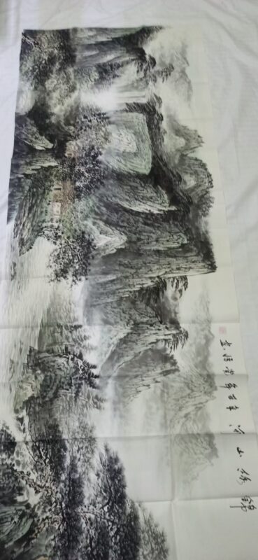 Zhang Guoxu appreciates the splendid scenery.-國際博寶藝術品交易網