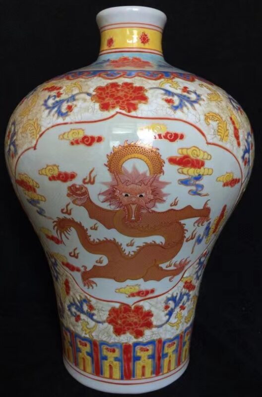 Kangxi Emperor's Imperial Dragon Pattern Vase-國際博寶藝術品交易網