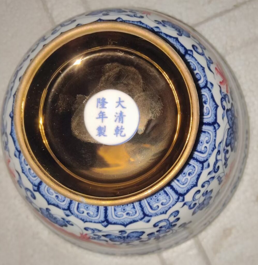 This is a blue and white red dragon painted bowl made in the Qing Dynasty of the Great Qing Dynasty.-國際博寶藝術品交易網