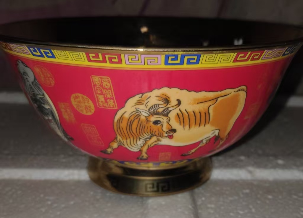 图片[2]-This is a red-glazed inner painting of five cows bowl made in the Qing Dynasty.-國際博寶藝術品交易網